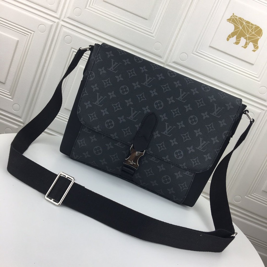 louis vuitton messenger crossbody