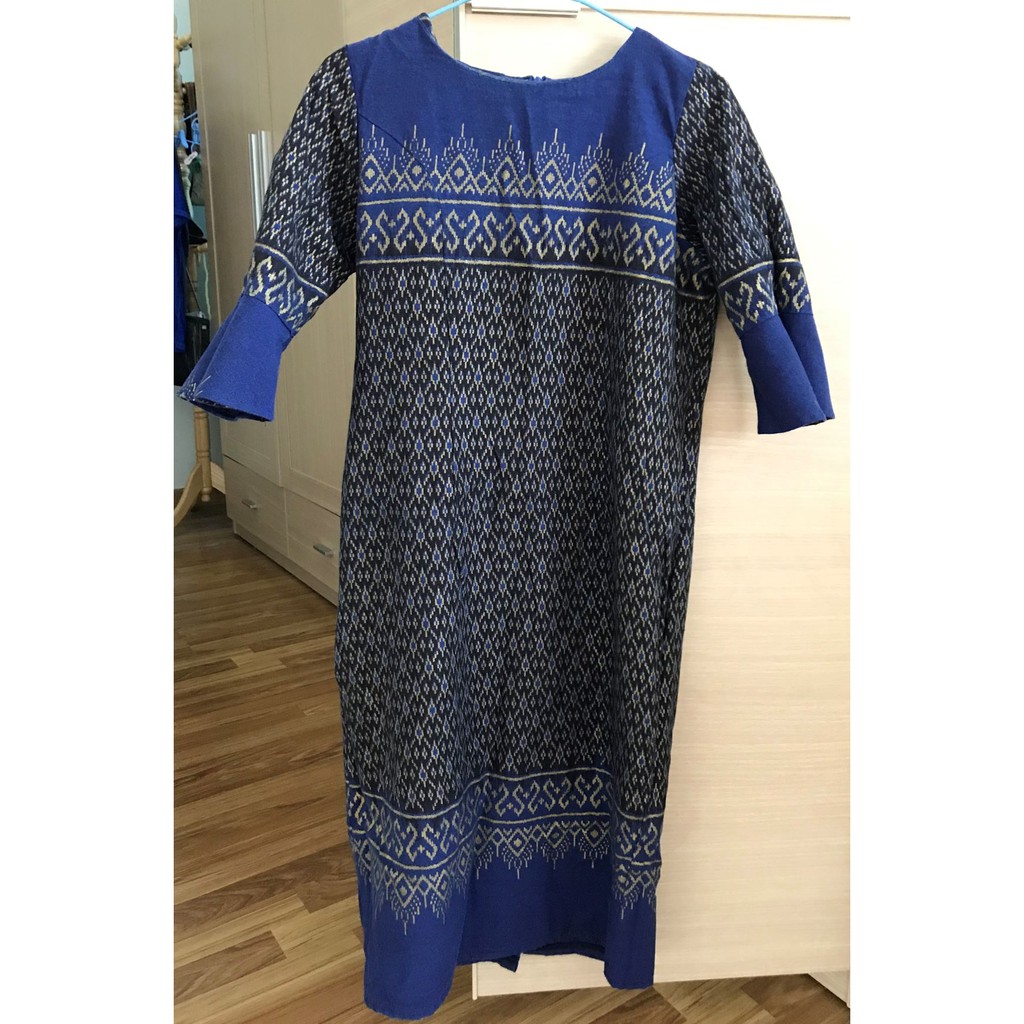ชุดเดรส ผ้าไทย สีน้ำเงิน size L อก 38 เอว 35 สะโพก 39 วงแขน 18 ความยาว 39 ผ่านการซัก-รีด แต่ไม่เคยใส