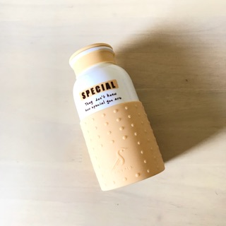 ขวดใส่นม porcelain มียางกันลื่นกันร้อนแถมให้จ้า