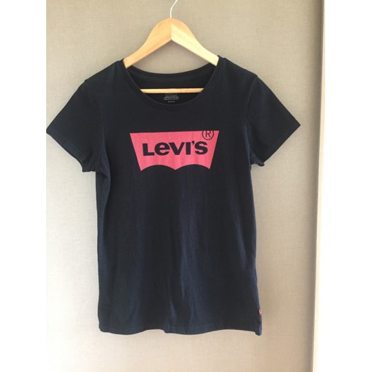 Levi’S®  แท้ 💯% เสื้อยืด มือสอง