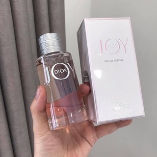 DIOR  ปลดปล่อยอารมณ์แห่งความสุขสนุกสนานไปกับกลิ่นหอมจากดอกไม้และผลไม้ที่ผสมผสานกันอย่างลงตัวกับกลิ่นไม้และกลิ่นมัสก์ น้ำ