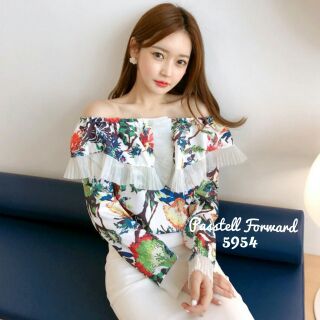 Passtell

🇰🇷New🇰🇷
Floral offshoulder top
เสื้อปาดไหล่ลายดอก แต่งชายอัดพลีทเบาๆ เพิ่มความเกร๋ตามสไตล์โควเร