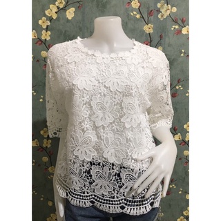 เสื้อลูกไม้  เสื้อสาวอวบ แขนสามส่วน ออกงาน ใส่เที่ยว รอบอก50-52นิ้ว ขาว-ดำ-เหลืองล้วน รุ่น5205