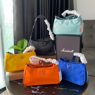 กระเป๋าสะพายไหล่/คล้องแขน Guess Little Bay Nylon Shoulder Bag