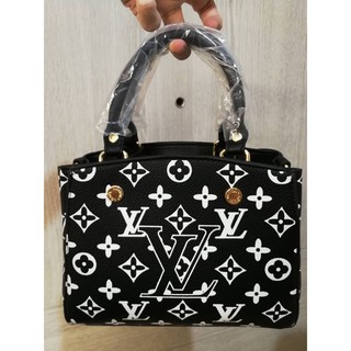 (หยุด 21-25 / ส่ง 26 กย )LV Montaigne หลุยส์ สีดำ กระเป๋าถือได้ สะพายได้
