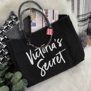 กระเป๋าทรง Shopper Bag จากแบรนด์ดัง VICTORIAS SECRET