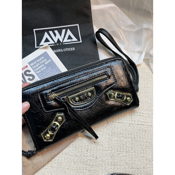 AWA กระเป๋าสตางค์ใบยาว ทรงบาลอง