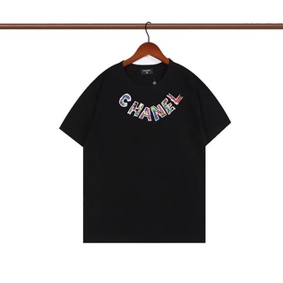 [S-5XL] เสื้อยืดแขนสั้น ผ้าฝ้าย 100% พิมพ์ลายโลโก้ Chanel tag + label สําหรับผู้ชาย และผู้หญิง 22ss