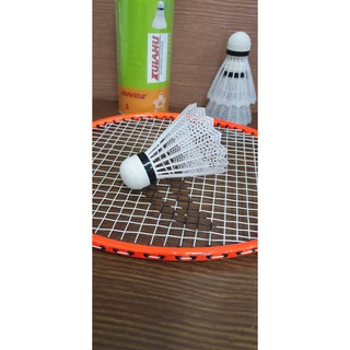 ลูกแบดมินตันพลาสติก BADMINTON SHUTTLECOCK สีขาว  1 ชุดบรรจุ 3 ชิ้น