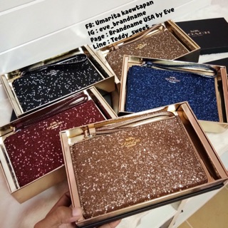 Coach คล้องแขน สีทอง มาพร้อมกล่องแบรนด์ เหมาะสำหรับเป็นของขวัญ เทศกาลนี้เลยจ้า พร้อมส่งค่ะ