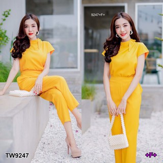 TW9247Set เสื้อคอตั้ง + กางเกงขา 5 ส่วน รายละเอียดสินค้า Set 2 ชิ้น เสื้อคอตั้งซิปหลัง แขนสั้น เนื้อผ้าซาร่า มาพร้อมกางเ