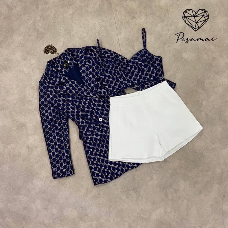 Pisamai:: Luxury set เซ็ทเสื้อคอปสายเดี่ยวผ้าทอสีกรม มาคู่กับสูทคลุมตัวยาวและกางเกงขาสั้นสีขาวเข้าเซ
