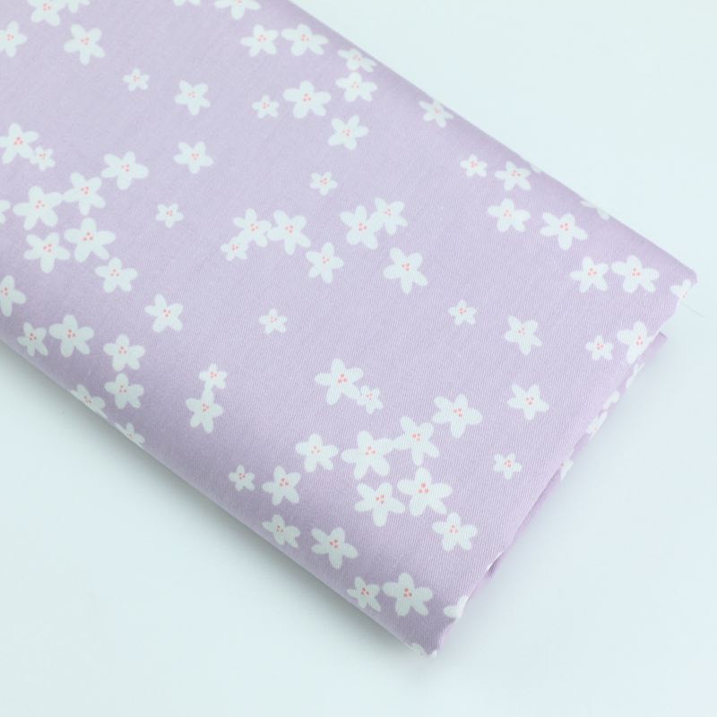 ผ้าคอตตอน 100% ทอทวิล หน้ากว้าง1.6 เมตร พิมพ์ลายดอกไม้เล็กๆ