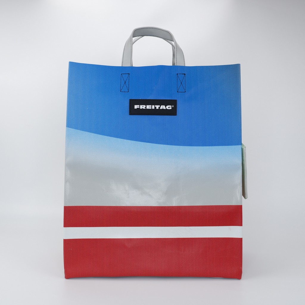 กระเป๋า​ Freitag​ Shopping bag รุ่น​ F52 Miami Vice ผ้าใบสีเงิน ปริ้นสีขาว/แดง/น้ำเงิน มือ 1 แท็คห้อย