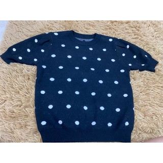 🔥🔥sales🔥hot🔥 Polkadot Black T-shirt เสื้อยืดสีดำลายจุด ผ้านิต นิ่มไม่หนาทรงน่ารัก  งานเกาหลี คัทติ้งเนี้ยบ อก32-36