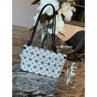 📮@1,590.-(Cream)🔥🔥FASHION WEEK DISCOUNT 7 % +📍 (ส่งฟรี EMS)🔥🔥💯Baobao Issey Miyake Loop Shoulder Bag