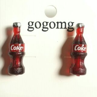 ต่างหูทำมือ ขวดโค้กจิ๋วสามมิติ งานเรซิ่นแฮนด์เมดเสมือนจริง 3D Coke Coca Cola Miniature Food &amp; Beverage Doll House Earing