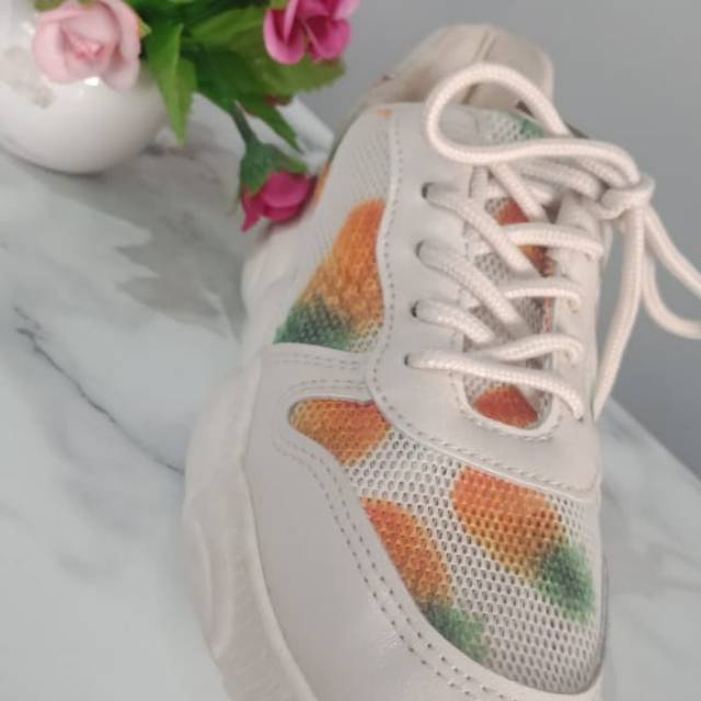 PINEAPPLE PINEAPPLE*