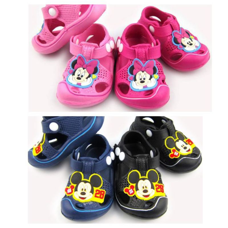 💥แบบใหม่พร้อมส่ง รองเท้าแตะเด็ก รัดส้น เนื้ิอไฟล่อน น้ำหนักเบา พื้นนุ่มมาก ลาย Mickey Mouse / Minnie Mouse