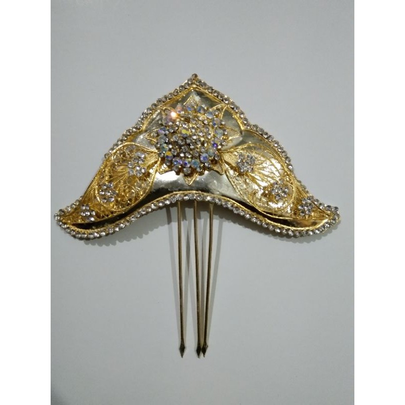 SARI AYU GUNUNGAN***