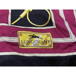 ผ้าพันคอแบรนด์เนม  LONGCHAMP PARIS  ของแท้100% ป้ายครบ ITALLAN SILK  MADE IN COMO สินค้าเป็นมือสองนะคะ 🤩