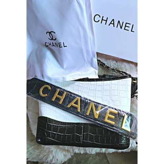 กระเป๋าสะพาย แบรนด์เนม chanel มีอุปกรณ์พร้อมหรูไฮโซสุดๆ ขนาด 8 นิ้ว