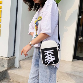 Sneaker bag กระเป๋าทรงรองเท้าผ้าใบ สะพายน่ารักๆ ขนาดกระทัดรัด