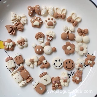 🍂ตัวติดรองเท้าโทนมินิมอล เลือกลายได้ 🧋🐻(1ชิ้น)