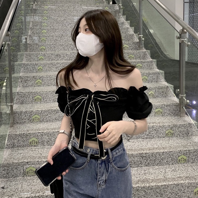 เสื้อครอป เสื้อปาดไหล่ ประดับโบ สไตล์เกาหลี สำหรับผู้หญิง เสื้อครอป สม็อตปาดไหล่ ผ้าสวยมาก มีหลายสีให้เลือก ตอนนี้กำลังฮิตสุดๆ เก๋สุดๆ ของมันต้องมีจ้า