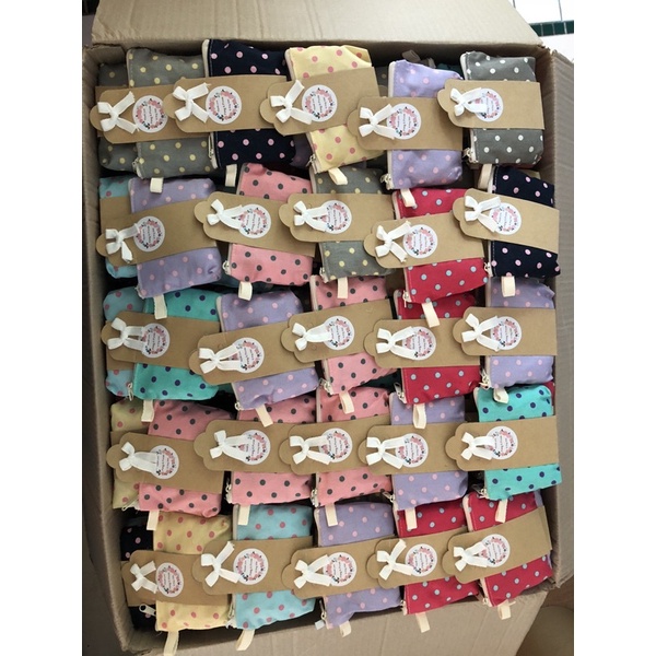 กระเป๋า มี20สีเลือกสีทักแชตได้เลยค่ะ ของชำร่วย ของชำร่วยงานแต่ง ของชำร่วยงานแต่งงาน ของรับไหว้ ของชำร่วยราคาถูก ขอ