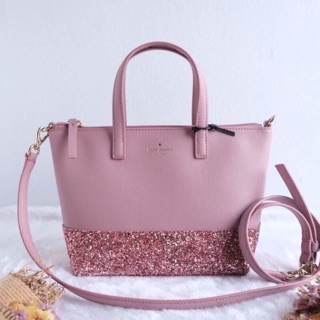 Kate spade greta court ina glitter crossbody ใบนี้น่ารัก สะพายสวยค่ะ สีกริตเตอร์วิ้งๆ เริ่ดครับ