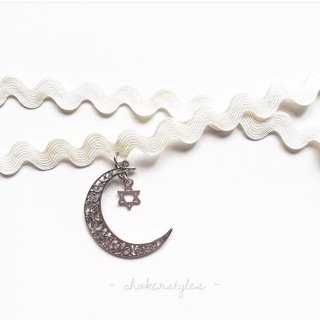 Wave with power moon choker