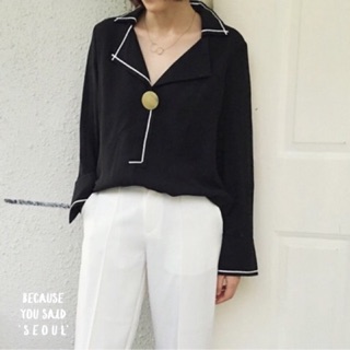 👚Black shirt with gold button - Free size