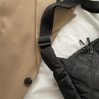 (w211)กระเป๋าสะพายข้าง ลายตารางนวมใบใหญ่ สายหนา ทน vgetbag