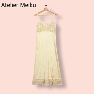 เดรส  ATELIER MEIKU ผ้าคอตตอน 100%  เดรสทรงสวยน่ารัก แต่งผ้าถักนูน3Dน่ารักมาก ซิบข้าง ชายผ้าถักสวยมาก งานดีเทลสวยมาก