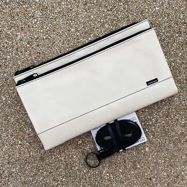 กระเป๋าสะพายข้าง Freitag รุ่น F271 MASIKURA ผ้าใบสีขาว ซิปสีดำ มือ 1