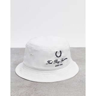 Fred Perry Bucket Hat Vintage Laurel in white