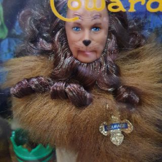 **กล่องไม่สวย** 1999 Barbie Ken as the Cowardly Lion in the Wizard of Oz **กล่องไม่สวย**