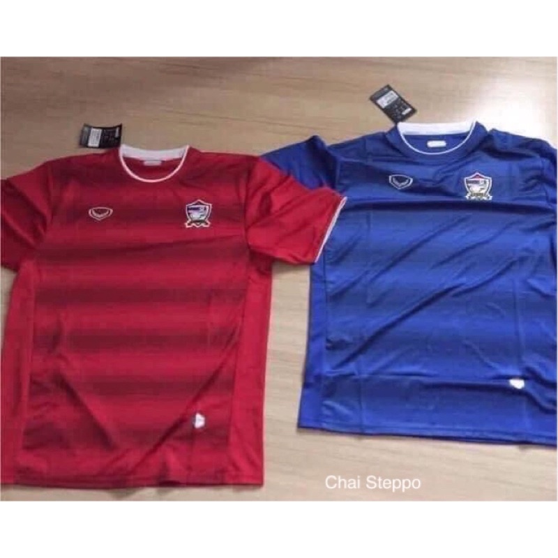 เสื้อเชียร์ฟุตบอลทีมชาติไทย2014 สีน้ำเงิน สีแดง ของแท้ป้ายห้อย