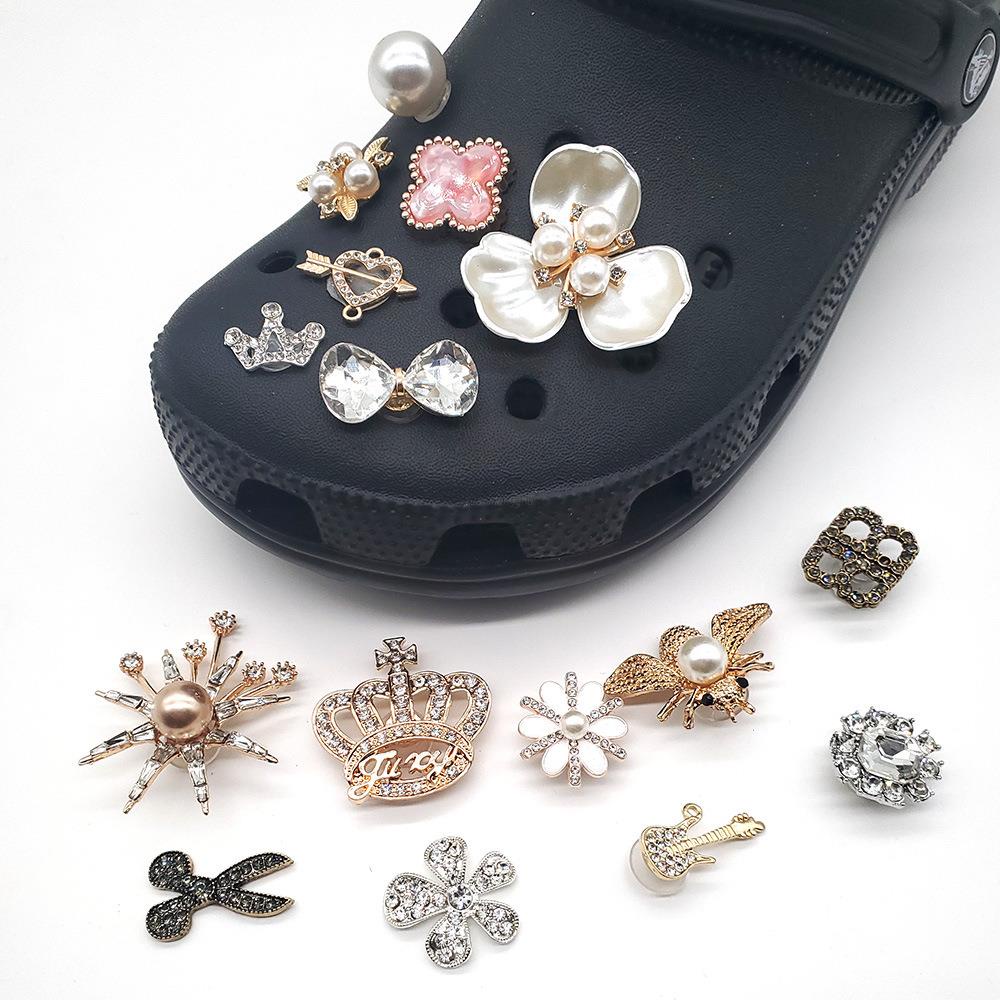 แฟชั่นเพิร์ลรองเท้า Charms Designer Charms Bling Rhinestone สาวคริสตัลเพชรอัญมณีตกแต่งโลหะ Pearl อุปกรณ์เสริม