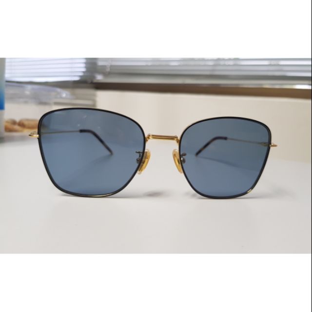 แว่นตากันแดด Charles and Keith พร้อมกล่อง สภาพใหม่