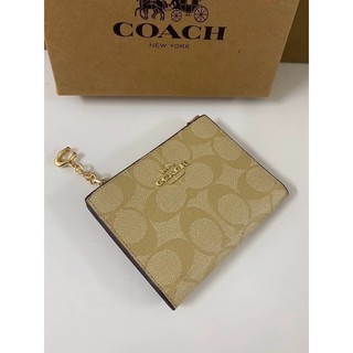 กระเป๋าใส่บัตร Coach SNAP CARD CASE IN SIGNATURE CANVAS