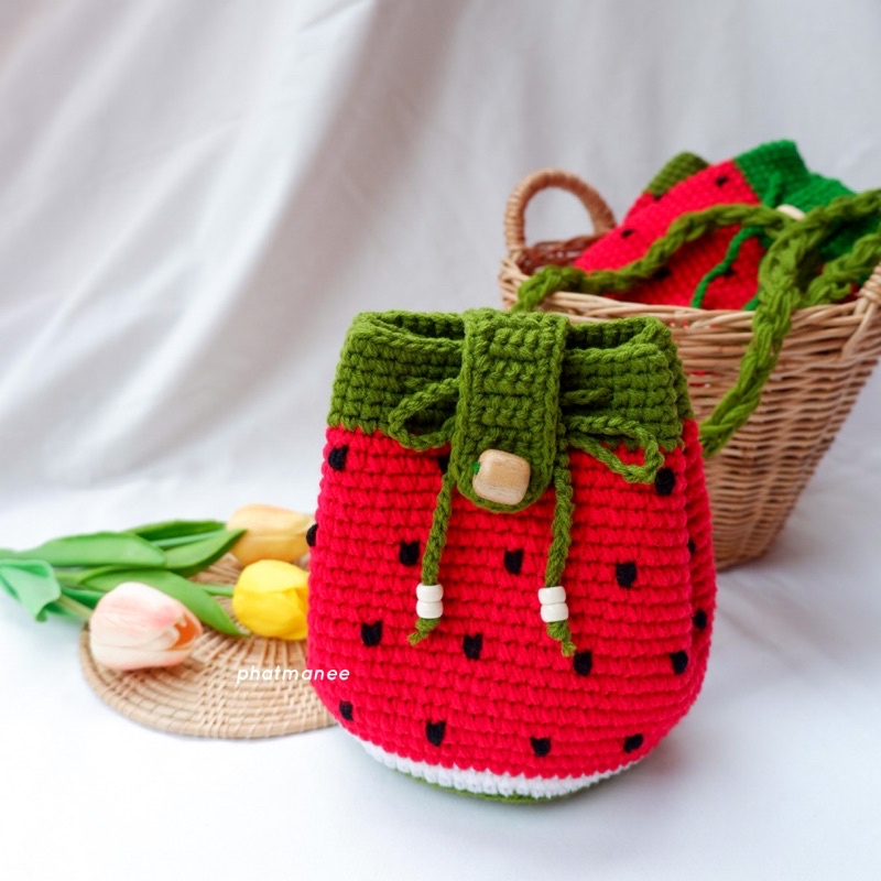 pmncrochet : กระเป๋าถักสะพายข้างไหมพรม ทรงจีบ ลายแตงโม – โปรปัง