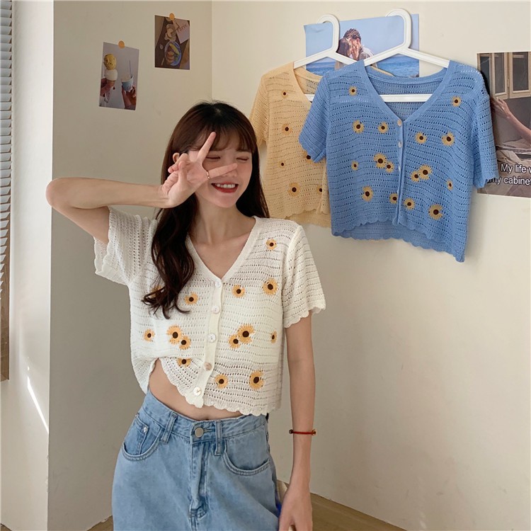 ส่งทันที Cici พร้อมส่ง(73073-1)เสื้อแขนสั้นไหมพรมถักซีทรูนิดๆ ปักลายทานตะวันต้อนรับหน้าร้อนสุดน่ารัก – โปรปัง
