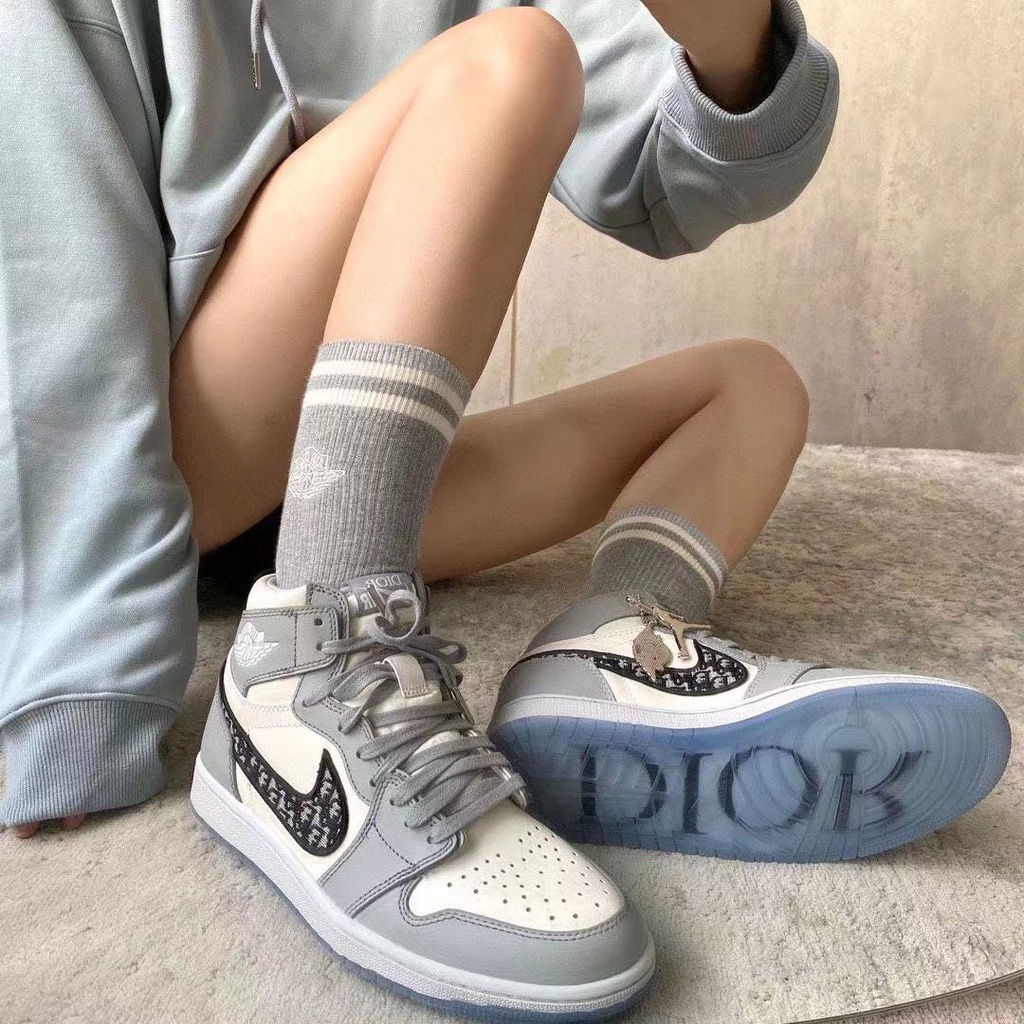 พร้อมส่ง Air Dior Nike Air Jordan 1 High AJ1 AJ รองเท้าผ้าใบลําลอง สําหรับผู้ชาย ผู้หญิง เหมาะกับการวิ่ง เล่นบาสเก็ตบอล