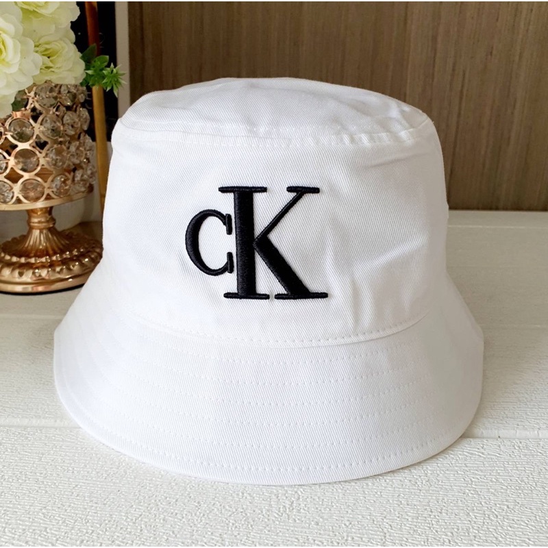 หมวก CK Calvin Klein Bucket Hat วัสดุ Organic Cotton 100% สีขาว ทรงบัคเก็ต