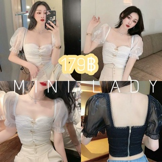 Mini.Lady❤️2022พร้อมส่งเสื้อครอปทรงตุ๊กตารัดรูปทรงสวยแถมเข็มกลัดโบว์น่ารักเนื้อผ้าดีตรงปก(1152)