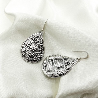 DSP ต่างหูเงินทรงหยดน้ำ ลายหนังจระเข้ เงินแท้ 925 : DSP 925 Sterling Silver Earing [ESPP0161W]