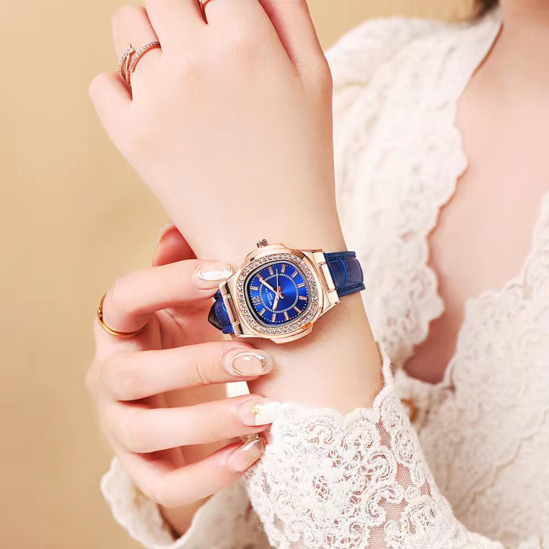 นาฬกาข้อมือผู้หญิง หน้าปัดล้อมเพรชวิบวับ สายหนัง