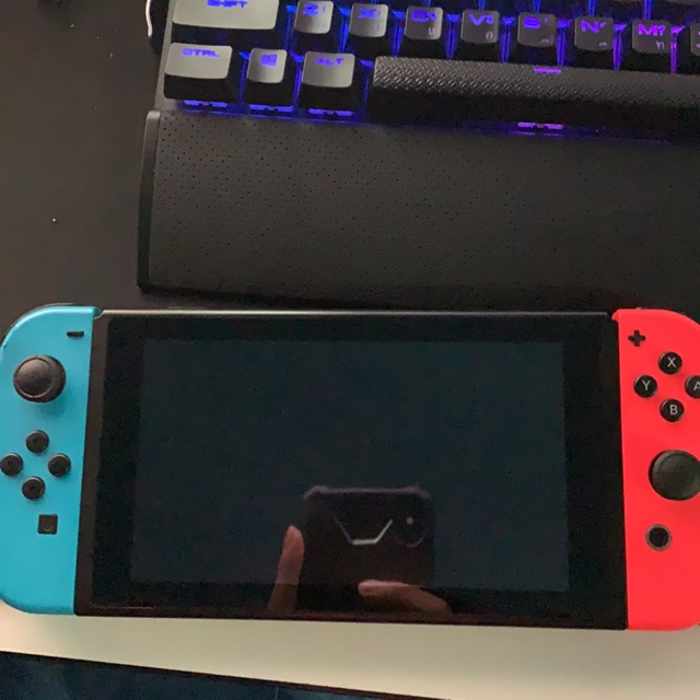 Nintendo switch มือ2 สภาพ 90% สามารถโหลดเกมได้ มีเกมแถมให้ มีR4S แถม